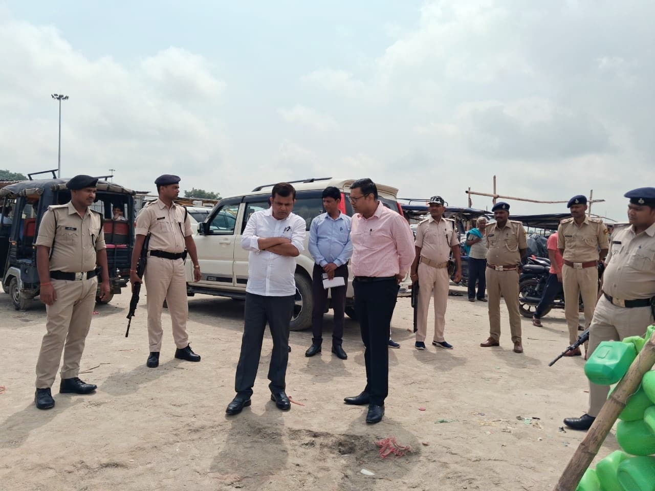 मनिहारी गंगा घाट पर नियमानुसार नाव परिचालन नियम के अनुसार करें, आयुक्त