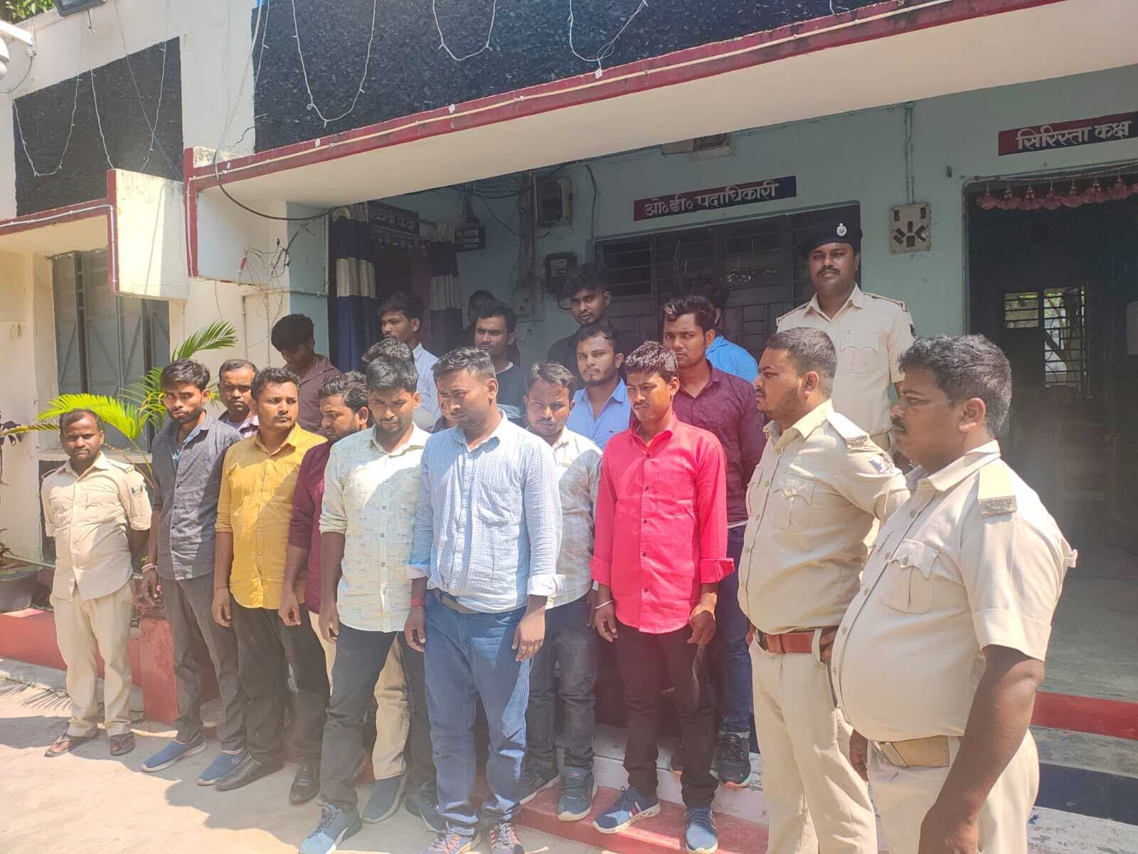 नशे में धुत 17 लोगों को आबादपुर पुलिस ने किया गिरफ्तार