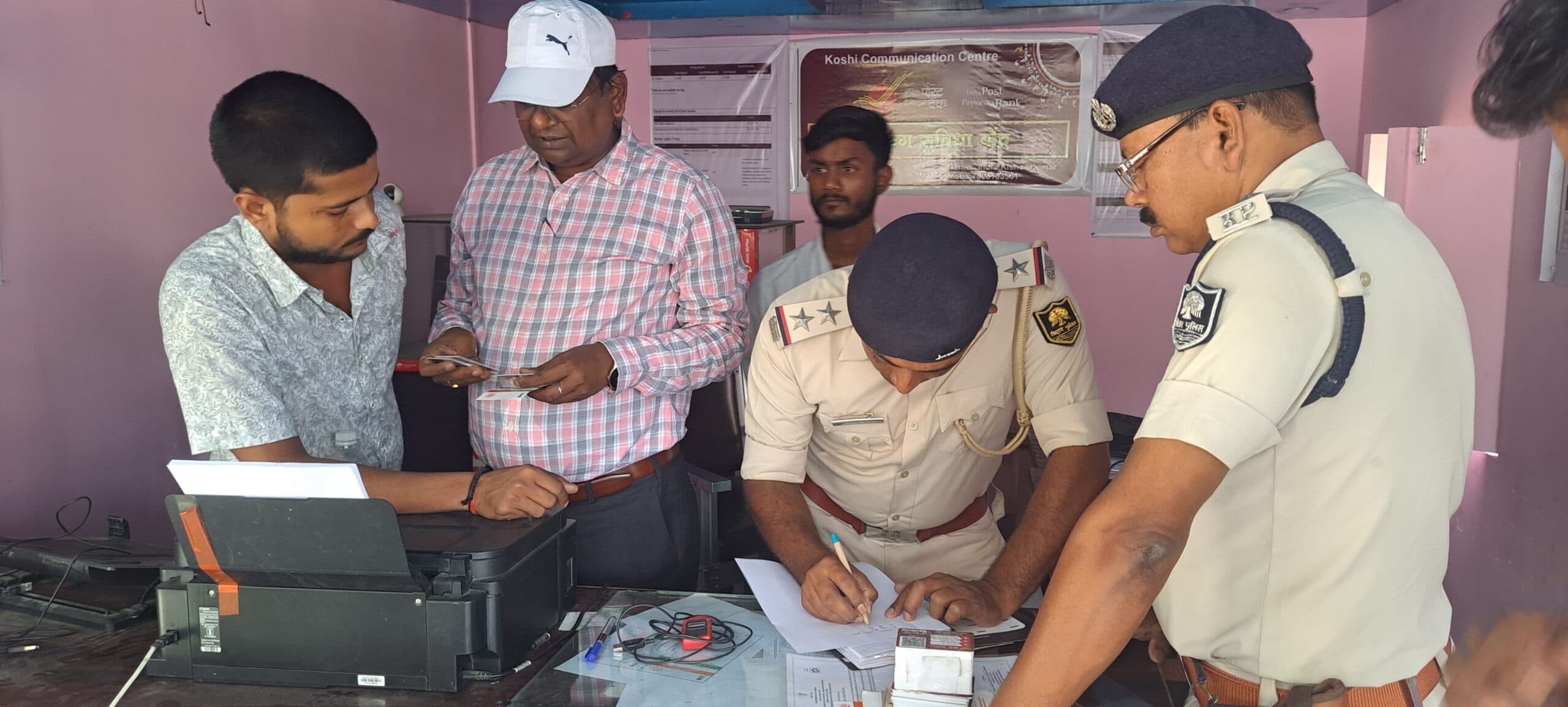 दो सीएससी में छापेमारी, लेपटॉप सहित कई सामग्री जब्त