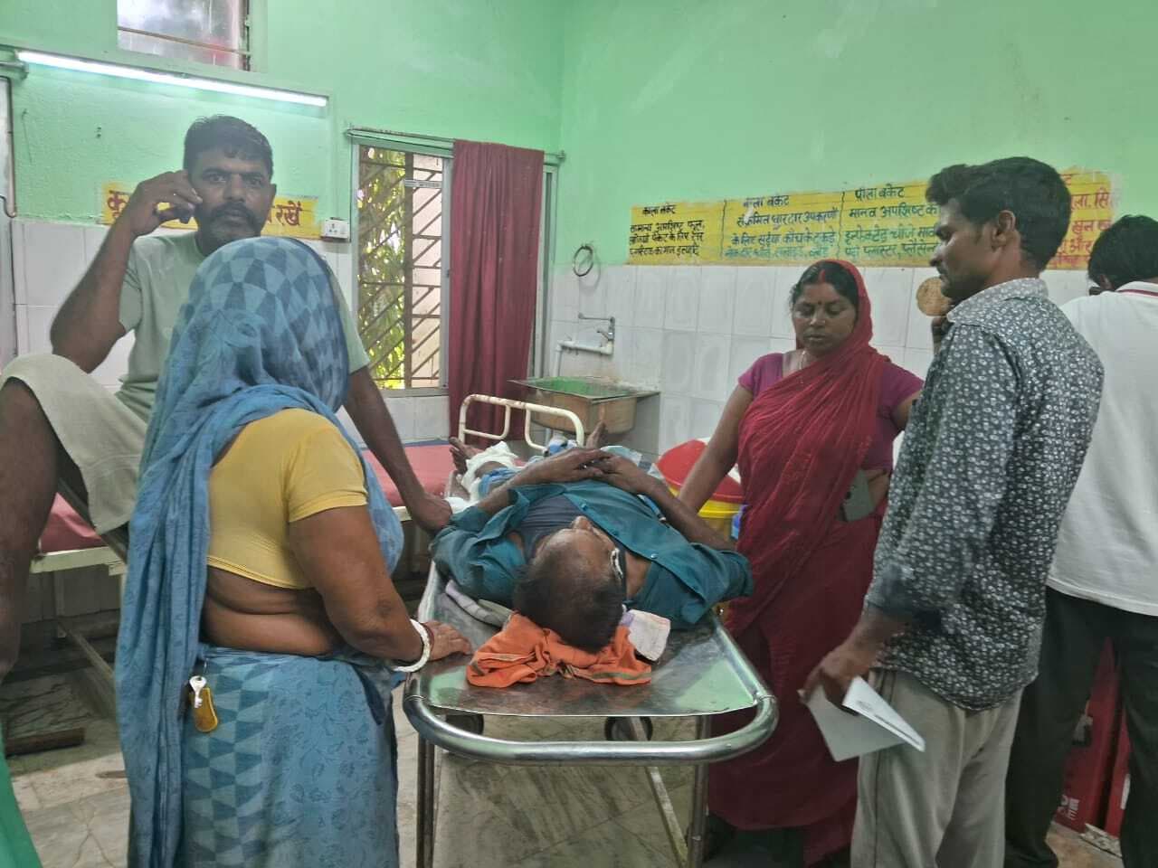 दुकान में दूध देने जा रहे वृद्ध को अज्ञात वाहन ने मारा धक्का, हालत गंभीर