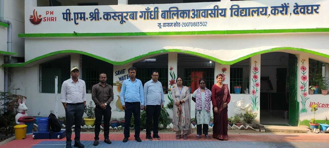 रांची से आयी टीम ने कस्तूरबा की छात्राओं से सुविधा और व्यवस्था की ली जानकारी