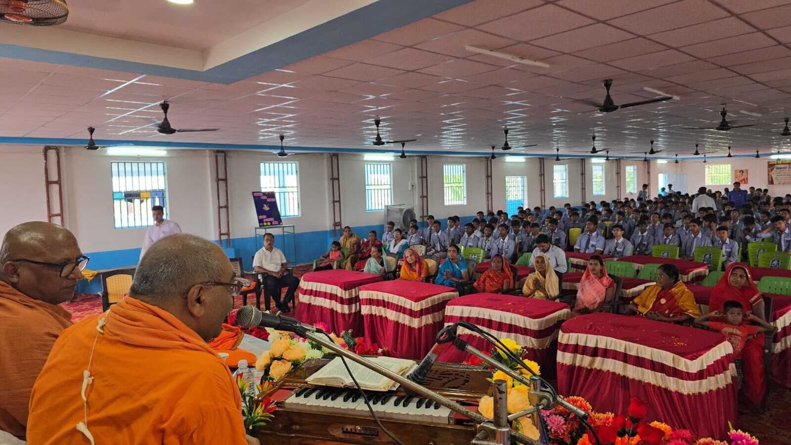 मोहिनी देवी मेमोरियल स्कूल में रामचरितमानस पाठ व आध्यात्मिक प्रवचन