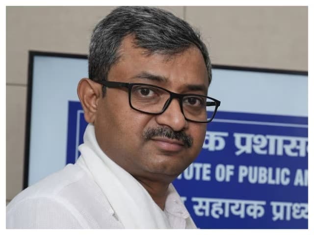 मुख्यमंत्री सम्राट चौधरी के सचिव लोकेश कुमार सिंह अस्पताल में भर्ती, डॉक्टरों ने बताया- हालत स्थिर