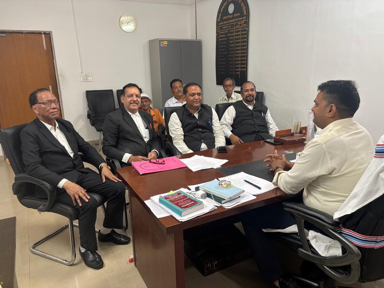 Chaibasa News : अब हर शुक्रवार को मिलेंगे स्टांप पेपर व कोर्ट फीस टिकट