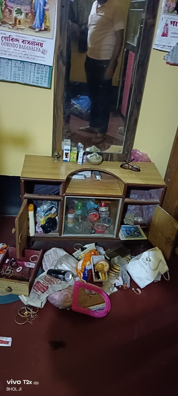 Jamshedpur News : परसुडीह में बड़ी चोरी, सात ताले और दो लॉकर तोड़कर लाखों की संपत्ति ले गये चोर