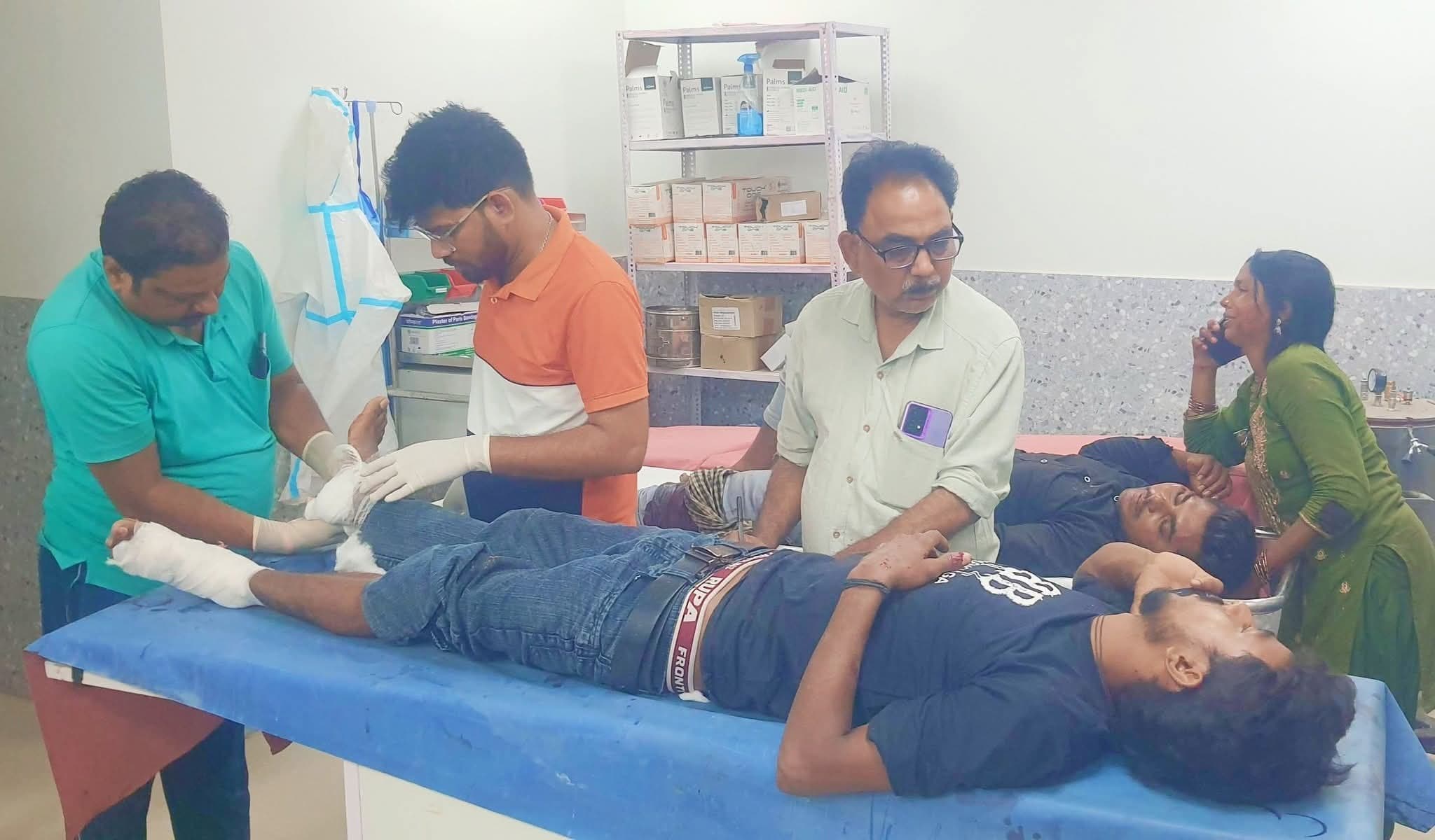 Banka News : दो बाइकों की जोरदार भिड़ंत में छह लोग घायल, चार की हालत गंभीर, देवघर रेफर