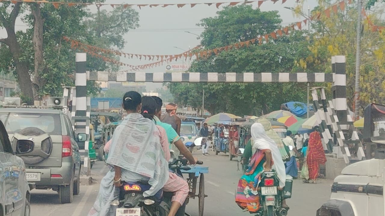 जर्जर फ्लाइओावर को ले ‘एक्शन मोड’ में आया प्रशासन, दोनों तरफ लगे गार्डर