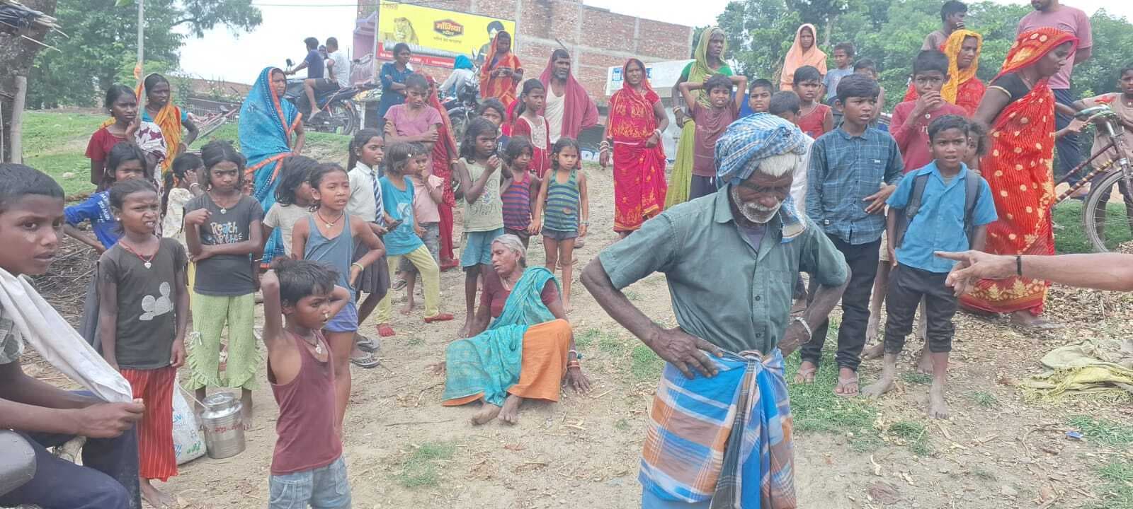 नबाबगंज चौक के पास लगी आग, दो परिवारों के घर जलकर राख