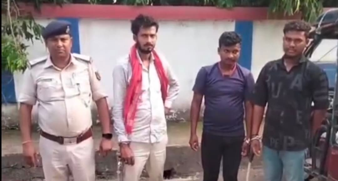 हसनगंज पुलिस ने तीन शराबियों को किया गिरफ्तार