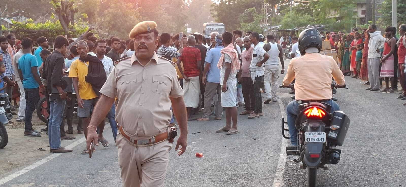 वट सावित्री पर पत्नी के लिए कपड़ा लेकर जा रहा था युवक, पिकअप ने ली जान