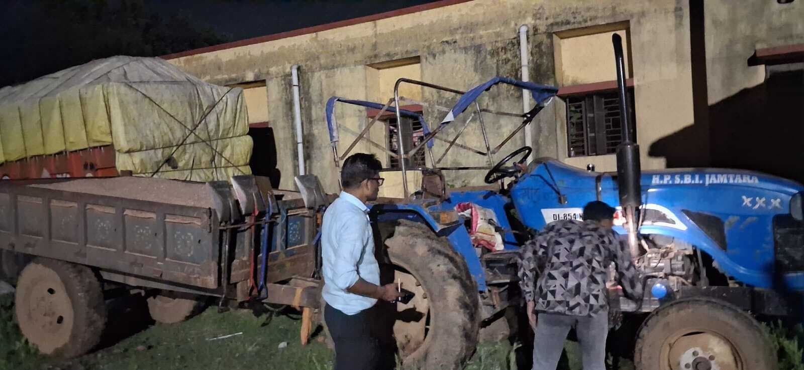 अवैध रूप से बालू ढुलाई करते तीन ट्रैक्टर जब्त