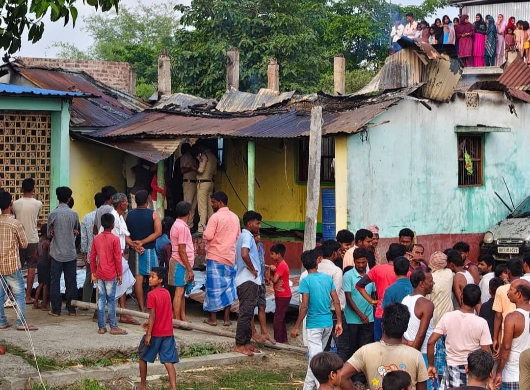 बबुआन में आग से दो घर जले, लाखों की संपत्ति का नुकसान