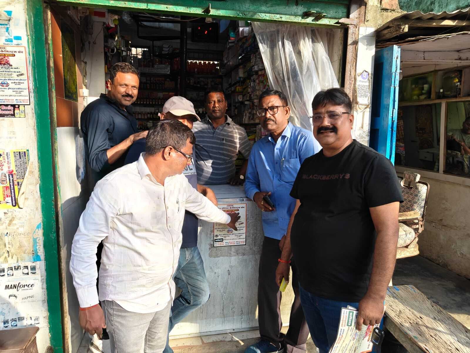 ऑनलाइन बिक्री के विरोध में दवा दुकानदारों ने पहनी काली पट्टी, 20 मई को हड़ताल