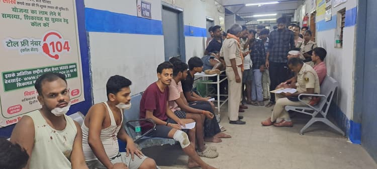 लॉज का पोर्टिको ढहने से 12 से अधिक छात्र जख्मी, तीन की हालत गंभीर