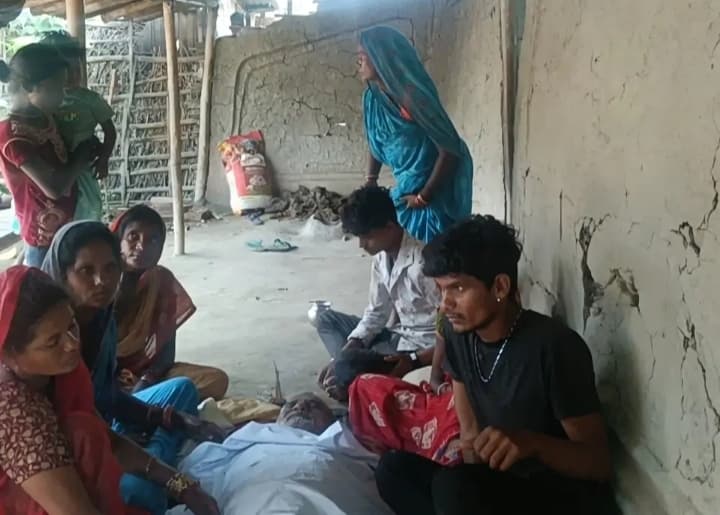 सड़क दुर्घटना में बुजुर्ग की मौत, परिजनों का रो-रोकर बुरा हाल