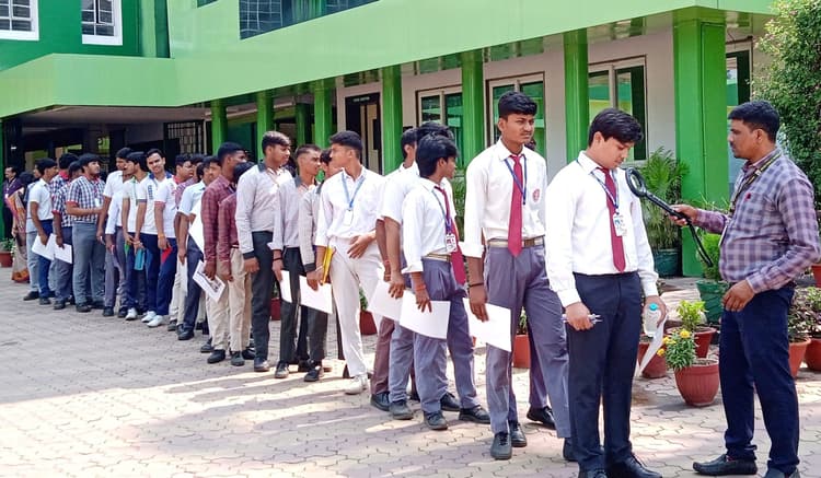 Bokaro News : पांच केंद्रों पर 2967 विद्यार्थियों ने दी गणित की परीक्षा