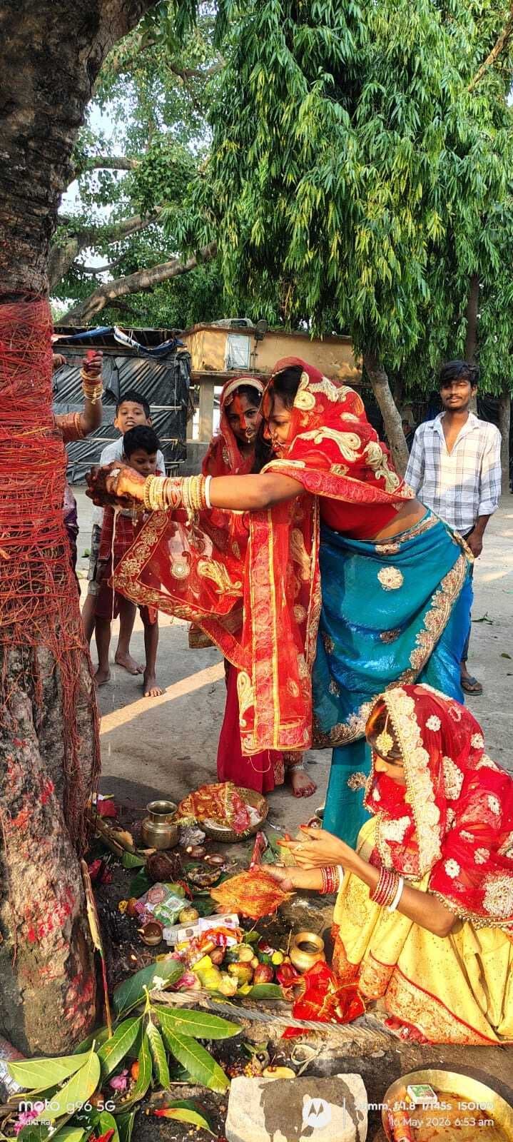 Bhagalpur, वट सावित्री पर उमड़ा आस्था का सैलाब, सुहागिनों ने मांगा अखंड सौभाग्य का वरदान