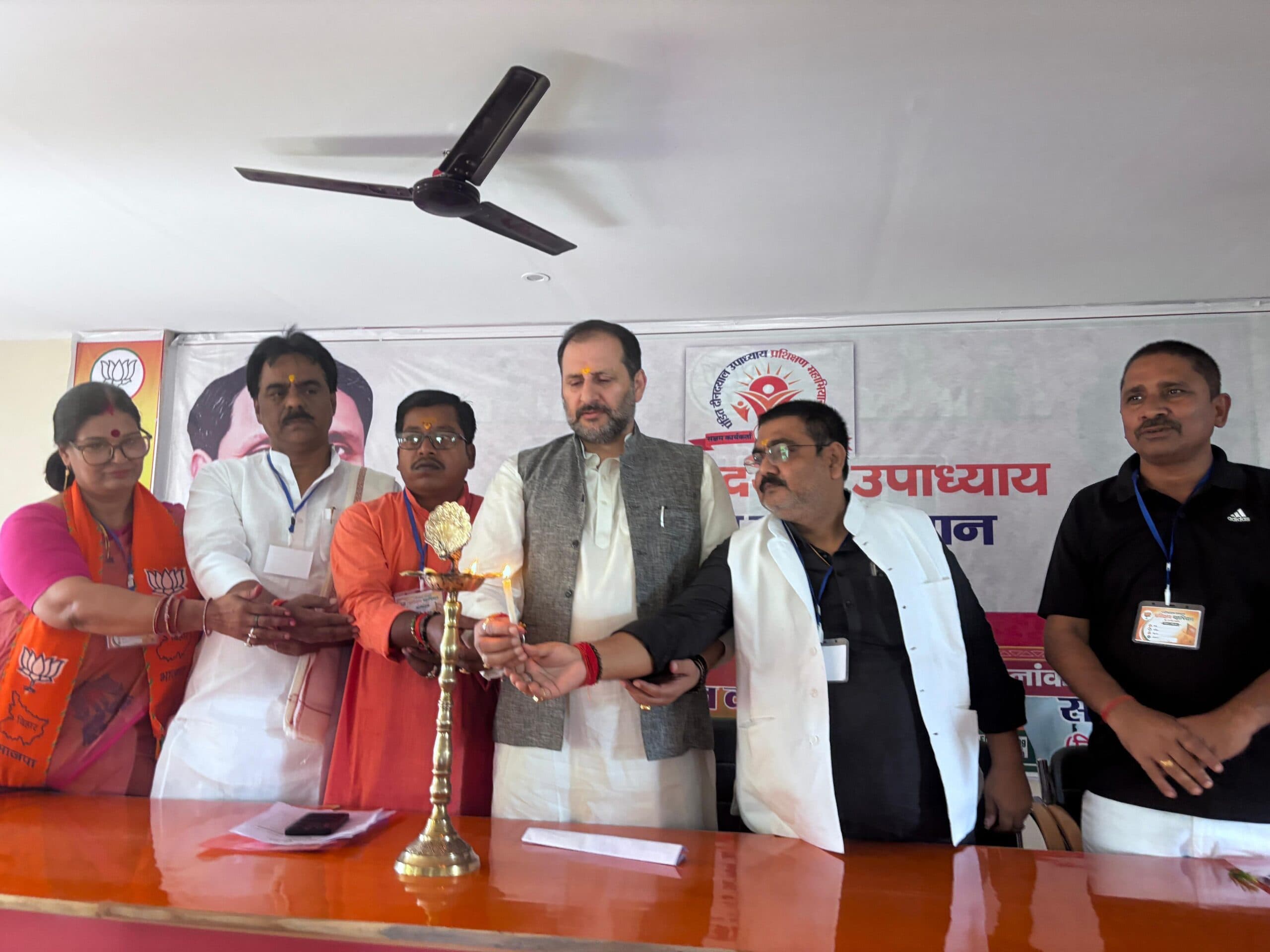 उचित प्लेटफॉर्म पर रखें अपनी बात : नीरज कुमार सिंह