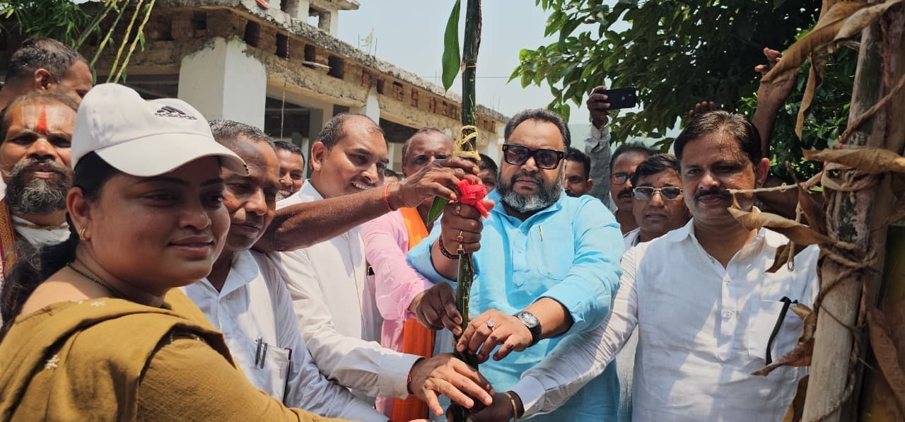 मलमास शुरू होते ही ऋषिकुंड में लगा आस्था का महासंगम. स्नान व पूजा के लिए पहुंच रहे हजारों श्रद्धालु.