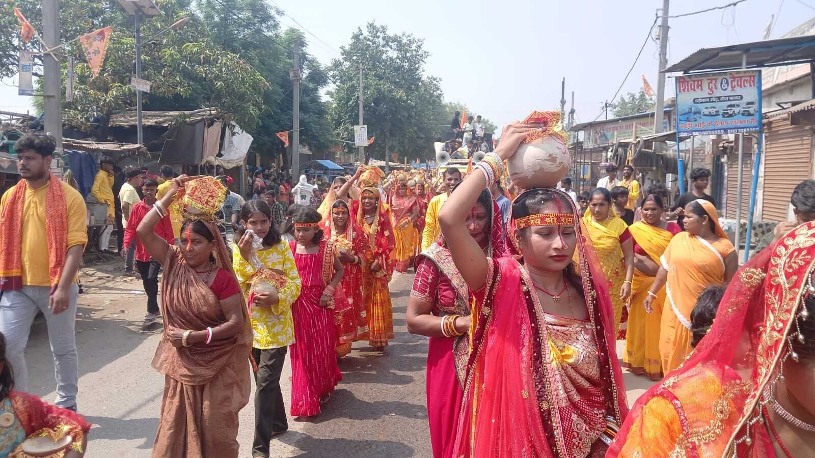 लक्ष्मी नारायण महायज्ञ : 2100 कलश यात्रियों के साथ निकली भव्य शोभायात्रा