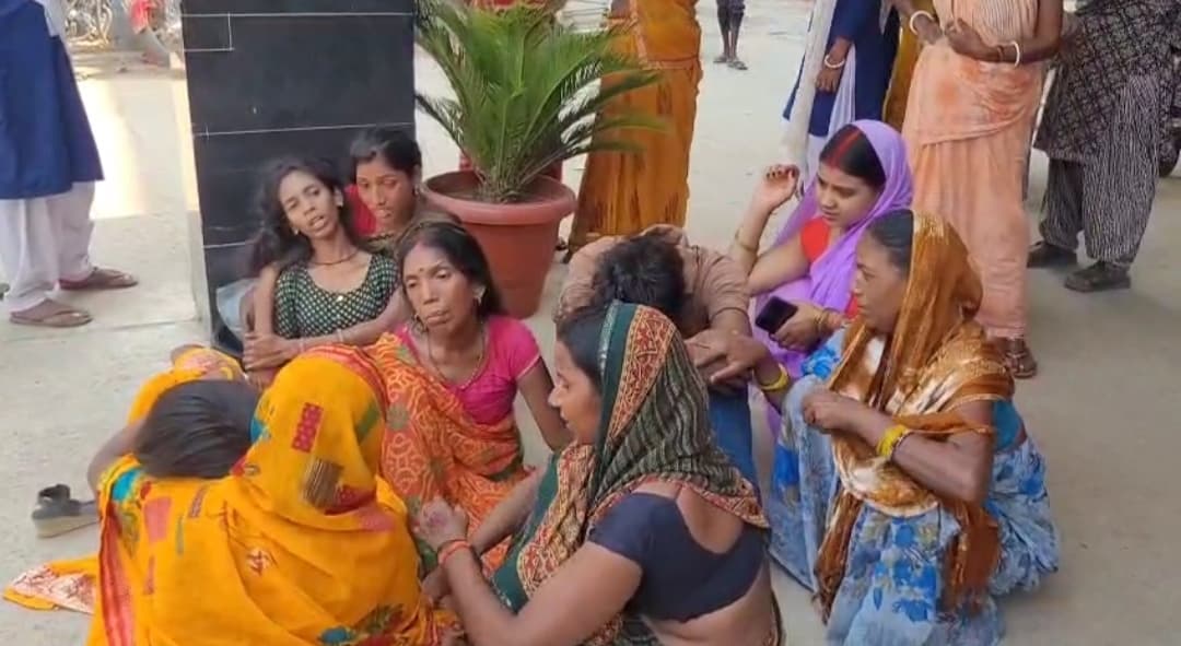 अनियंत्रित होकर ई-रिक्शा पलटा, ट्रेन पकड़ने जा रहे मजदूर की मौत