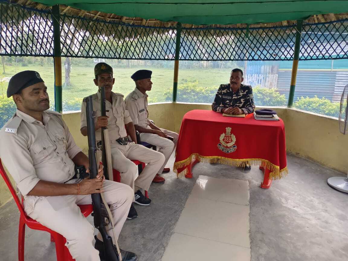 भारत-नेपाल सीमा पर एसएसबी व बिहार पुलिस की संयुक्त गश्ती
