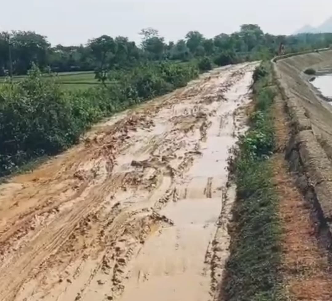सालगाडीह केनाल रोड बदहाल, लोग परेशान