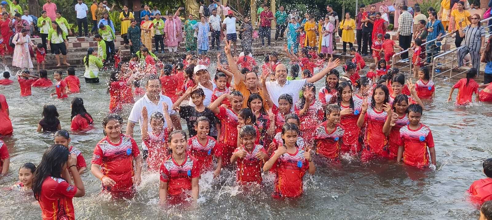 summer camp: समर कैंप में बच्चों के साथ-साथ अभिभावकों ने जमकर की मस्ती