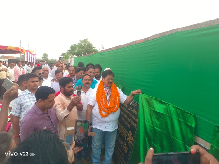 विधायक ने 15 करोड़ की लागत से 23 योजनाओं का किया शिलान्यास
