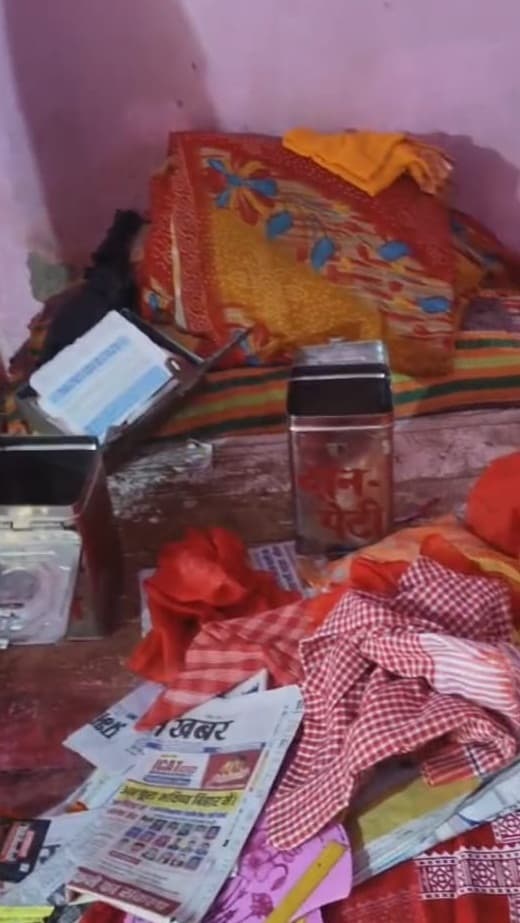 Bhagalpur news चैती दुर्गा मंदिर के पुजारी के कमरे से 6.80 लाख की चोरी