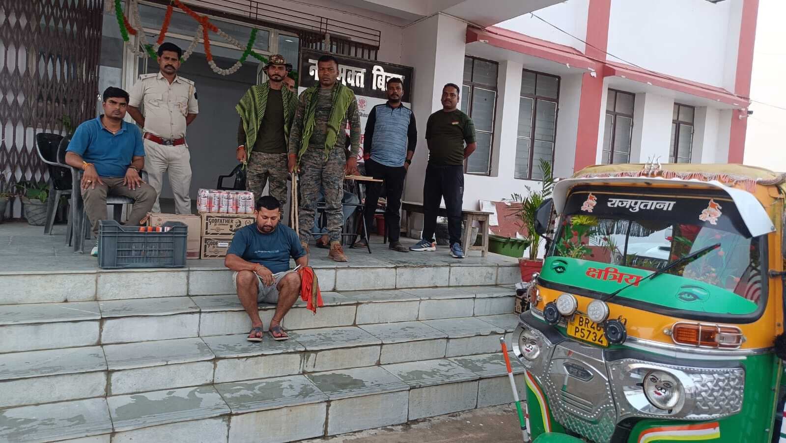 चकाई चेक पोस्ट पर ऑटो से विदेशी शराब जब्त