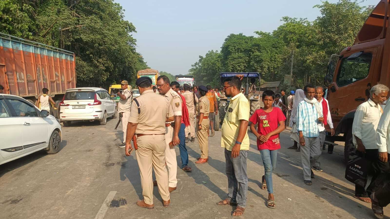 Khagaria News : ट्रक ने एक साथ पिकअप, स्कार्पियो व आटो में मारी ठोकर, छह की मौत