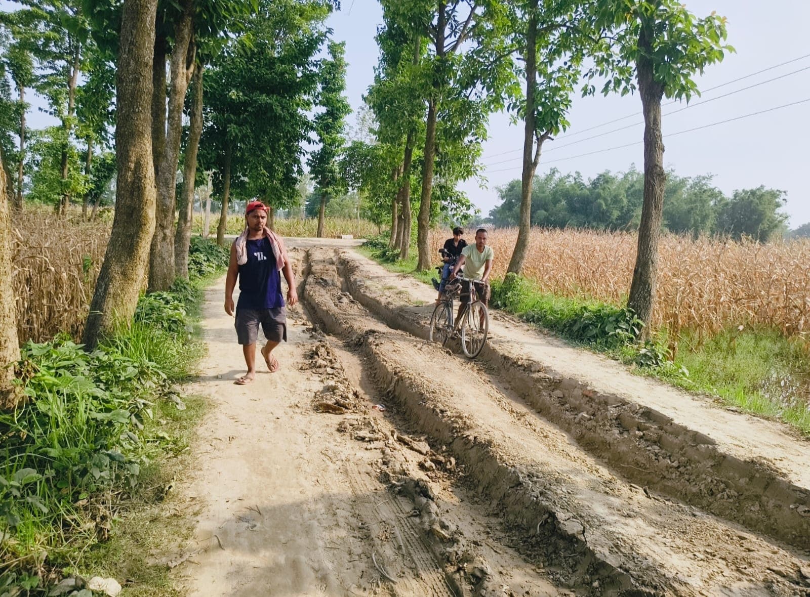 75 वर्षों बाद भी कच्ची है 340 मीटर सड़क