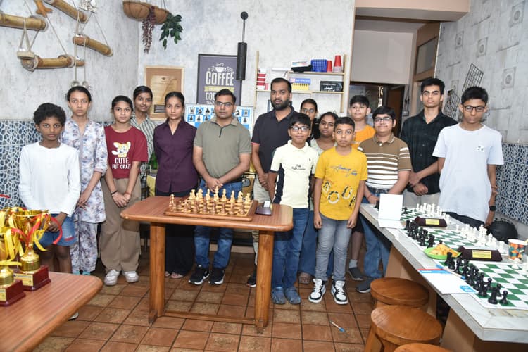 Chandan chess : बच्चों को दी जा रही है ऑनलाइन व चेस एप की जानकारी