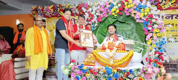 श्रीमद्भागवत कथा में उमड़ी श्रोताओं की भीड़, भक्ति रस में डूबे श्रद्धालु