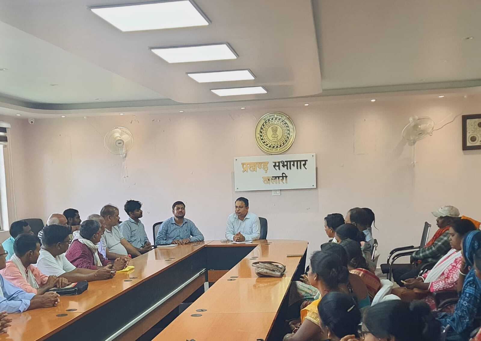 विशेष गहन पुनरीक्षण 2026 को लेकर खलारी में समीक्षा बैठक