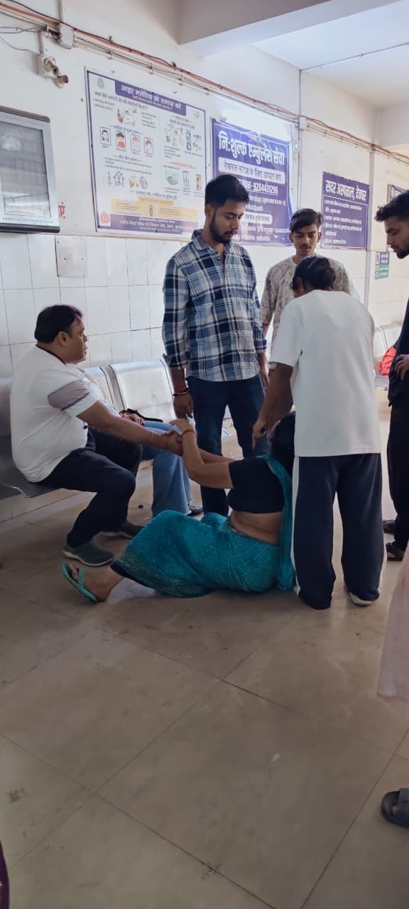 दोस्त की बाइक लेकर बिना हेलमेट के घूमने निकला था किशोर, पोल से टकराने के बाद हुई मौत