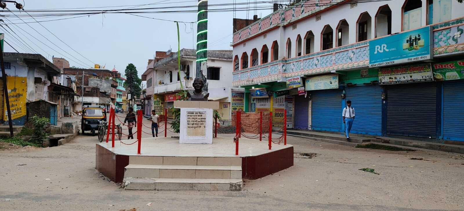 मंदिर से लौट रही युवती पर युवक की अभद्र टिप्पणी, बीच सड़क हुआ हाईवोल्टेज हंगामा