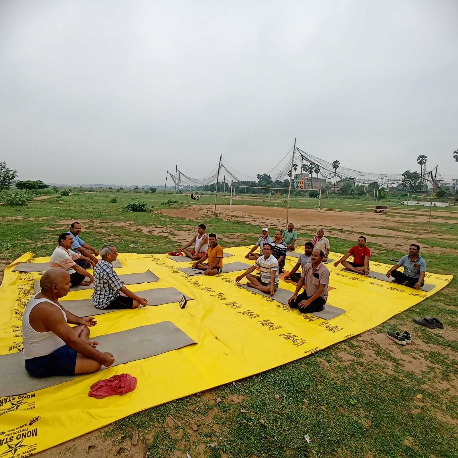 बांका का मिलिट्री ग्राउंड बना ‘हेल्थ हब’, सुबह 5:30 बजे से योग करने उमड़ रहे शहरवासी