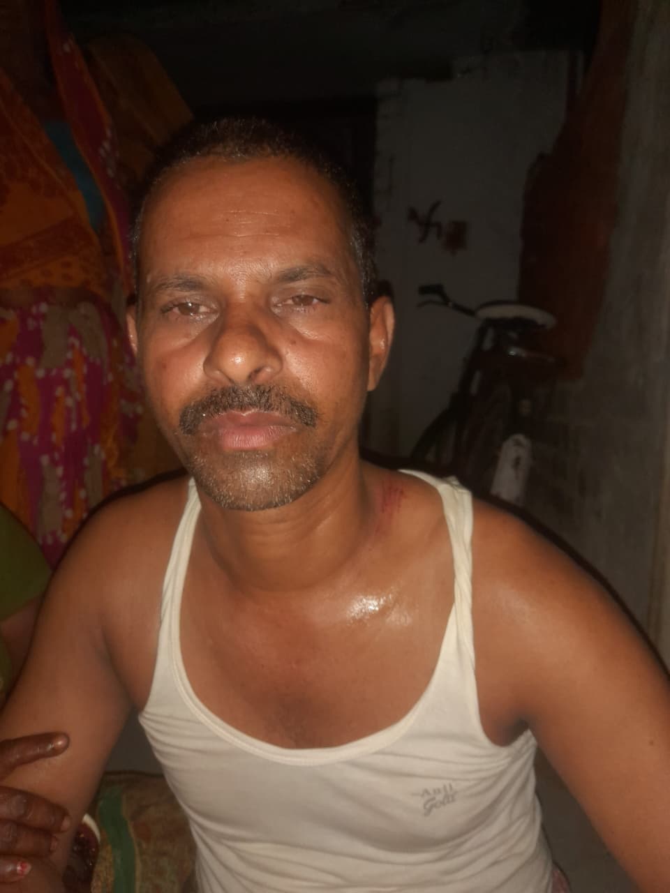 बांका में जमीन विवाद ने लिया हिंसक रूप, घर में घुसकर सो रहे व्यक्ति पर धारदार हथियार से हमला