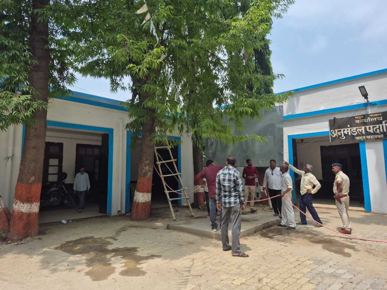 समाहरणालय स्थित एसडीएम कोर्ट की छत पर लगी आग