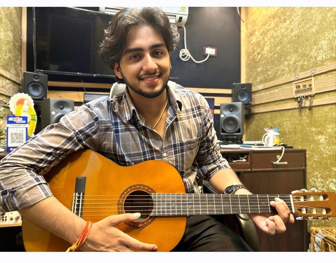 नवादा के शान लोचन सिंह का हिंदी गीत लंदन में रिलीज
