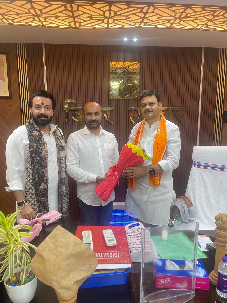 नगर सभापति प्रतिनिधि ने शहर की नल-जल समस्याओं से पीएचडी मंत्री को कराया अवगत