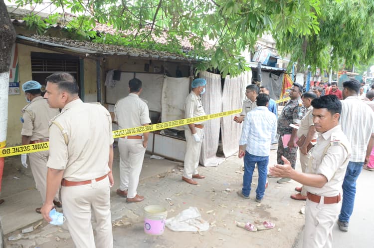 कुंडा थाना के पास चाय दुकान संचालिका की निर्मम हत्या, कुदाल से कूचकर मार डाला