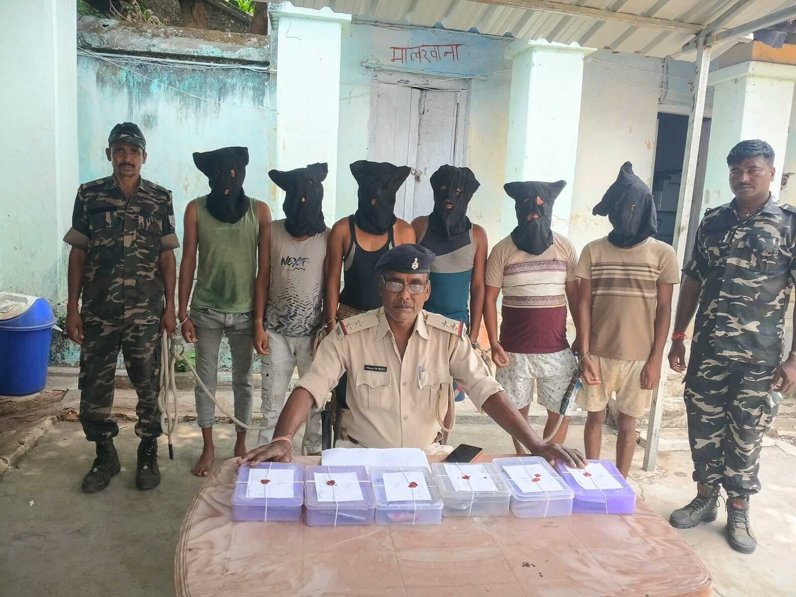 साइबर पुलिस ने सुरा-भूरा जंगल से छह साइबर आरोपियों को किया गिरफ्तार