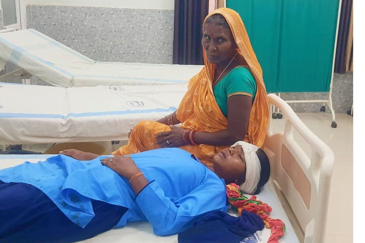 स्कूल जा रही छात्रा को पिकअप ने मारी टक्कर, सिर में गंभीर चोट