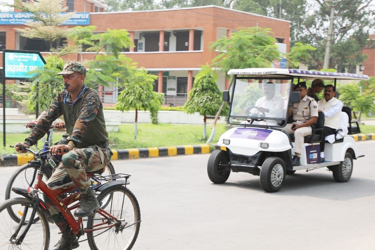 पेट्रोल बचाने के लिए सबौर परिसर में इलेक्ट्रिक रिक्शा हुआ अनिवार्य