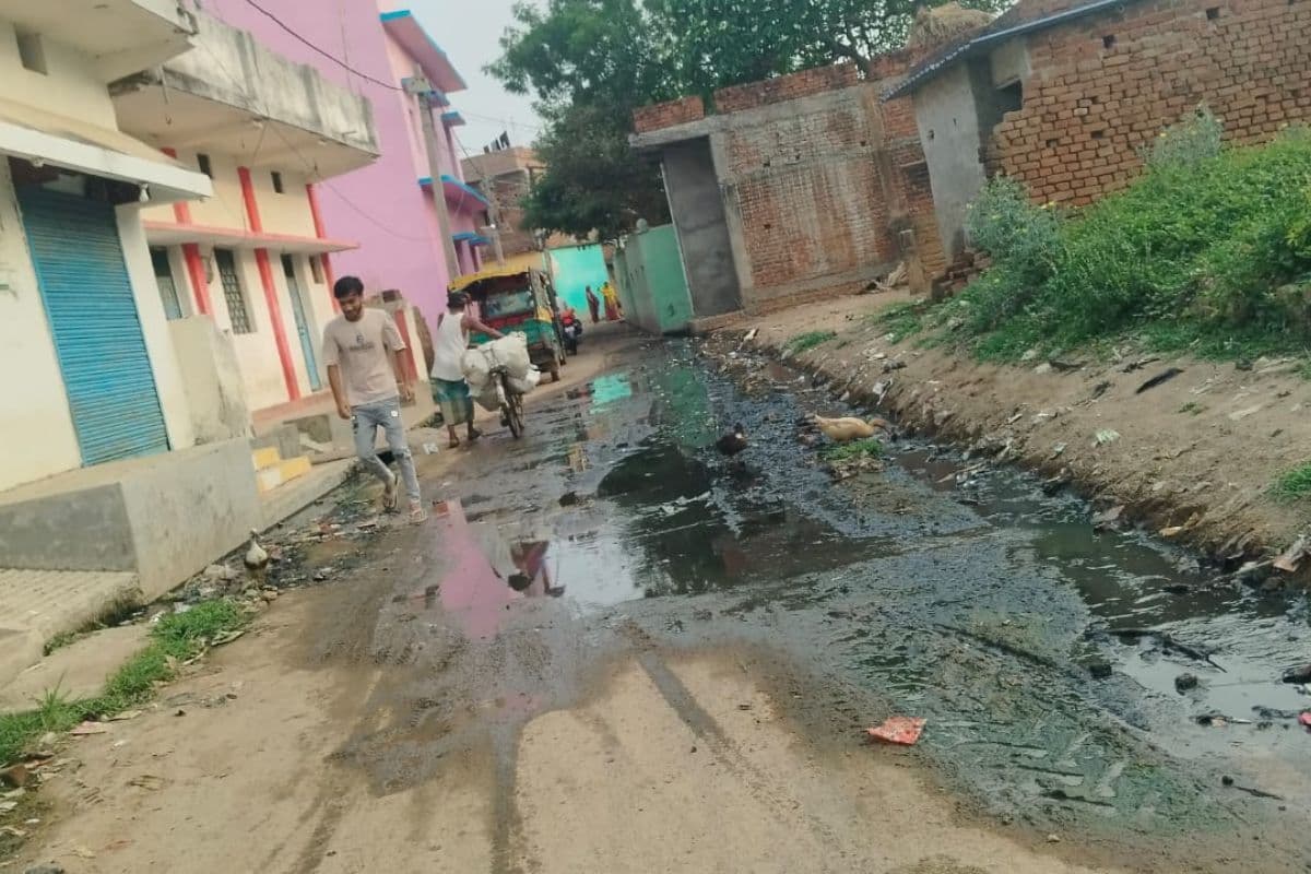 कैरी शरीफ में गंदगी ने डाला डेरा, उर्स स्थल तक पहुंचना हुआ मुश्किल