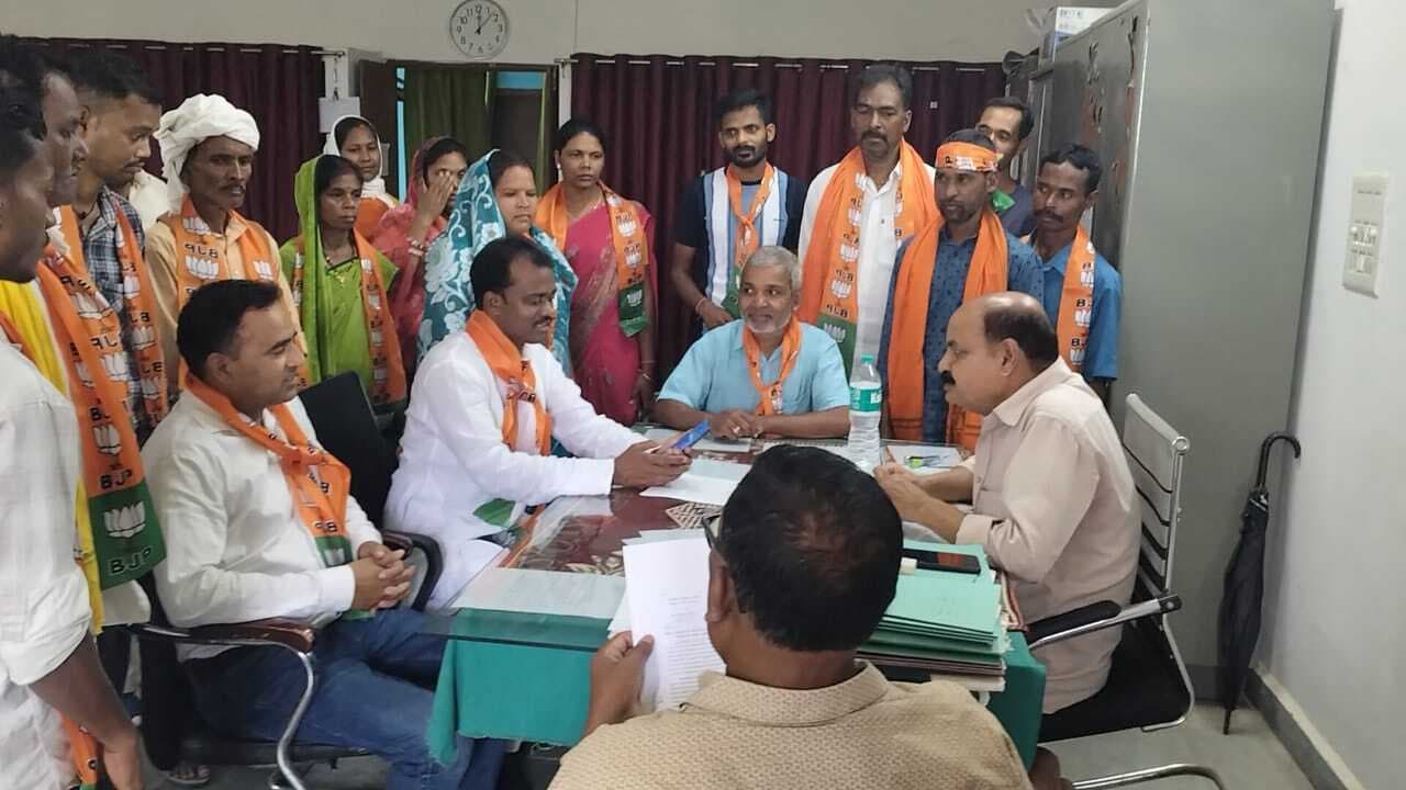 रनिया में भाजपा ने किया धरना-प्रदर्शन, सौंपा ज्ञापन