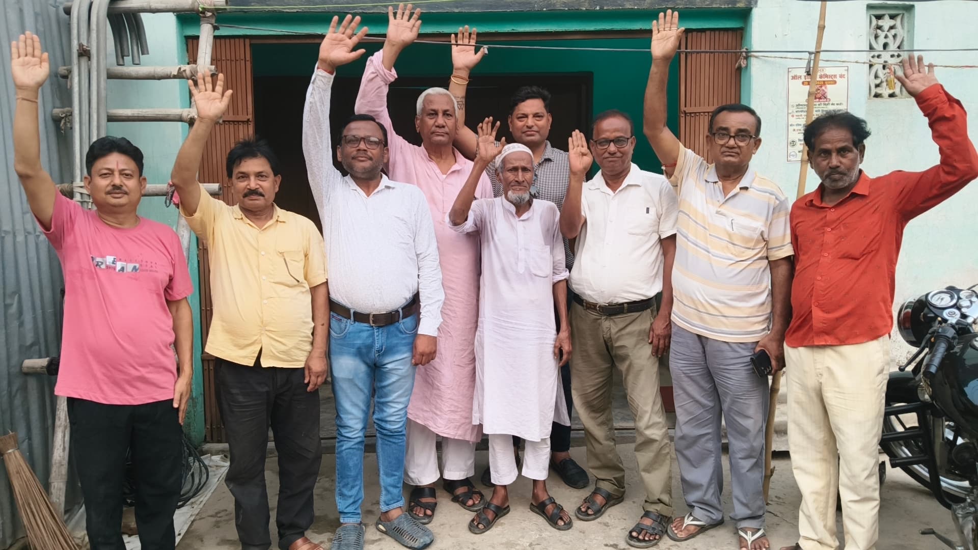 ऑनलाइन दवा बिक्री के विरोध में बारसोई-बलरामपुर की दवा दुकानें रही बंद